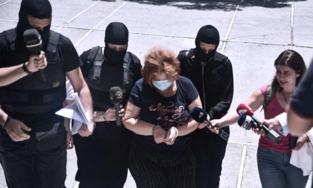 Αυτή είναι η 52χρονη που έκρυβε στο σπίτι της τον Χρήστο Παππά